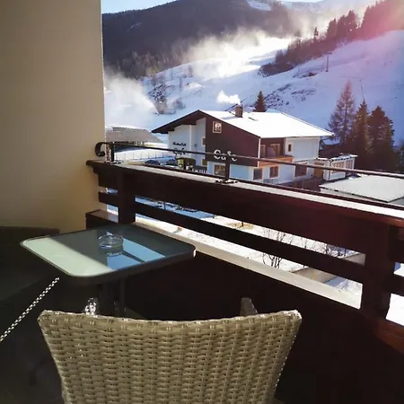 Bella Vista Apartment *