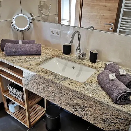 Bella Vista Apartment *